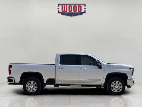Used 2024 Chevrolet Silverado 2500 High Country AWD/4WD image 2
