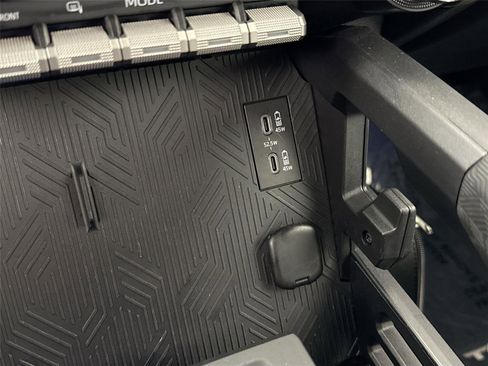 Used 2025 Toyota Tacoma TRD Off-Road image 30