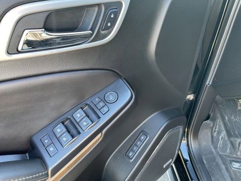 Used 2018 GMC Yukon Denali w/ Denali Ultimate Package AWD/4WD image 12