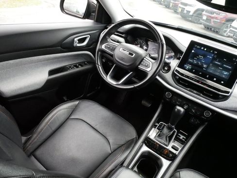 Used 2022 Jeep Compass Latitude w/ Sun and Sound Group AWD/4WD image 9