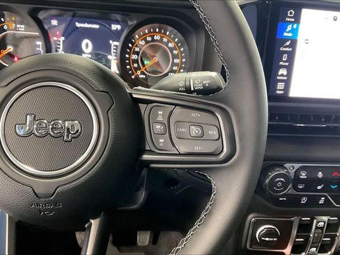 New 2025 Jeep Gladiator Sport image 22