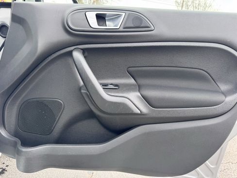 Used 2015 Ford Fiesta SE image 19