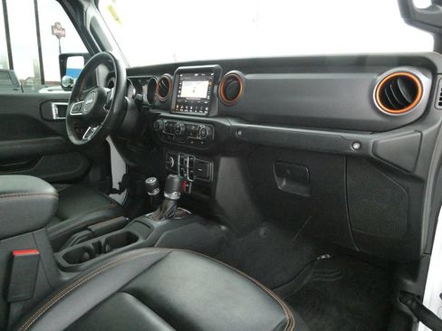 Used 2023 Jeep Gladiator Mojave w/ Cold Weather Group AWD/4WD image 15