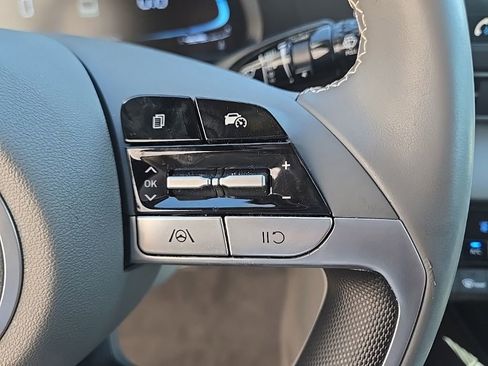 Used 2025 Hyundai Elantra Sport FWD image 25