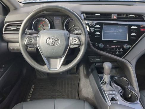 Used 2020 Toyota Camry LE image 14