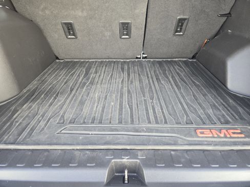 Used 2022 GMC Terrain SLT w/ Infotainment Package II image 34