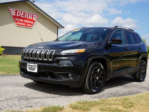 Used 2018 Jeep Cherokee Latitude Plus image 2