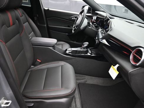 New 2026 Chevrolet Trax RS w/ Sunroof Package FWD image 7