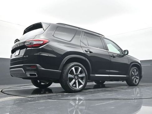 Used 2025 Honda Pilot Elite image 11