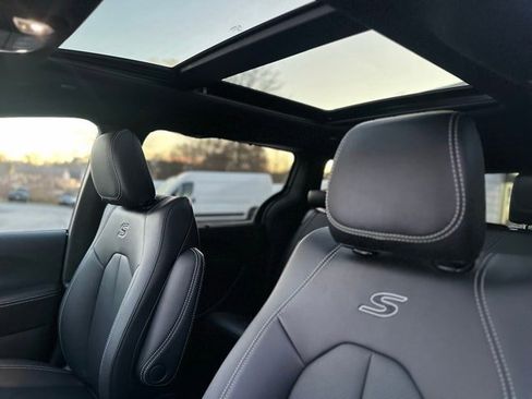 New 2026 Chrysler Pacifica Select w/ S Appearance Package image 12