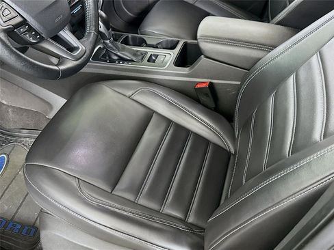 Used 2019 Ford Escape SEL image 12