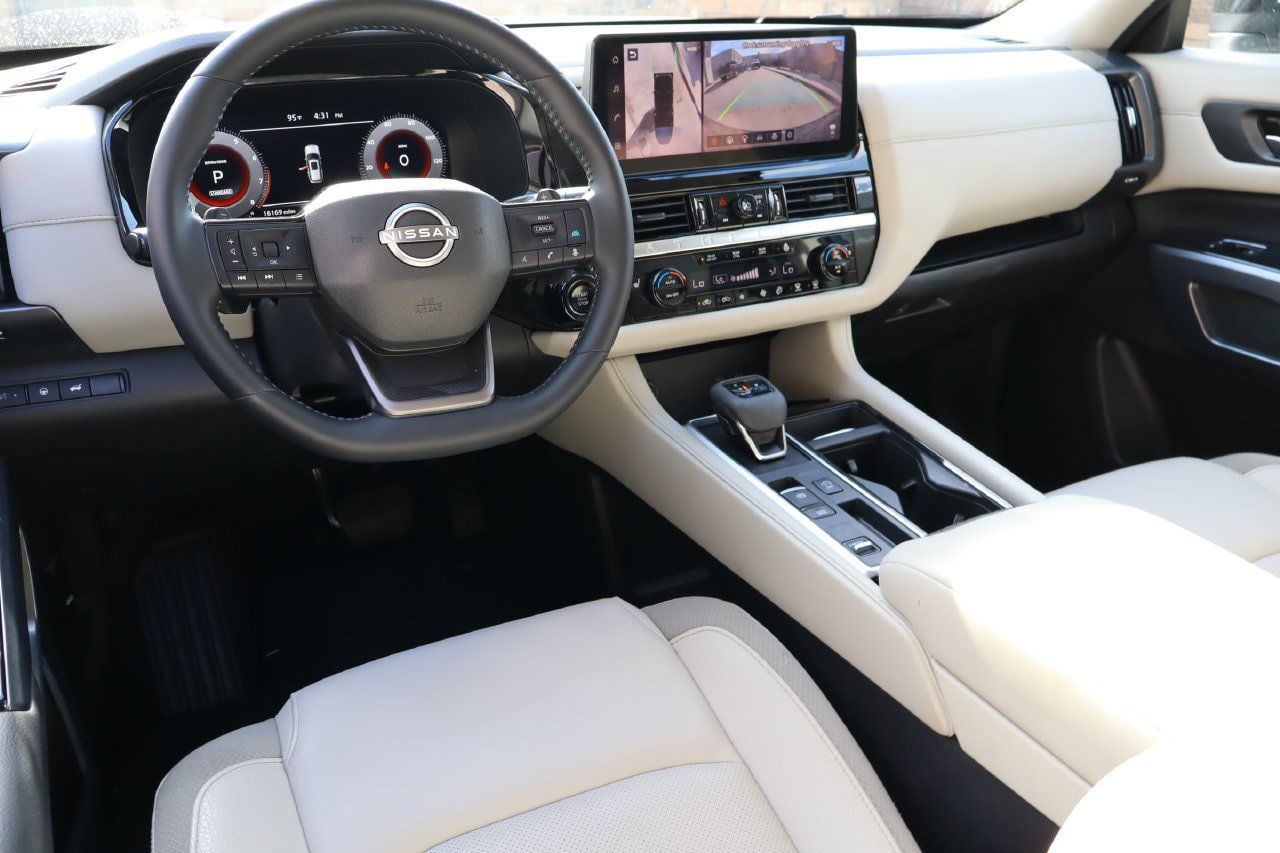 Used 2026 Nissan Pathfinder SL FWD image 4
