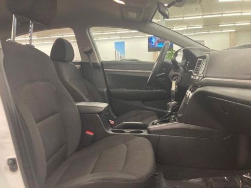 Used 2019 Hyundai Elantra SE w/ Cargo Package FWD image 16