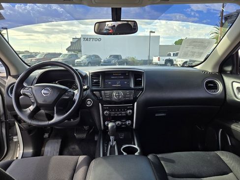 Used 2019 Nissan Pathfinder SV image 13