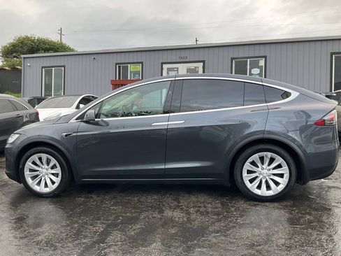 Used 2017 Tesla Model X 75D image 5