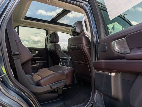 New 2026 Ford Expedition Platinum w/ Platinum Ultimate Package AWD/4WD image 10