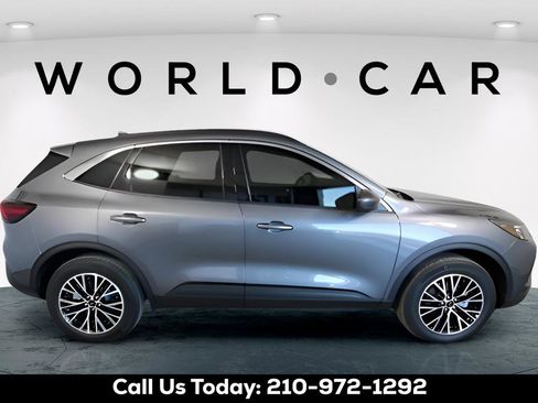Used 2024 Ford Escape SE FWD image 2