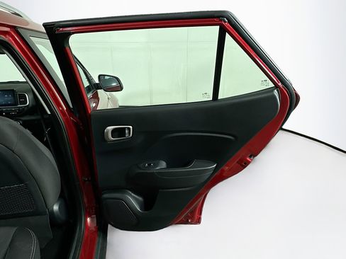 Used 2025 Hyundai Venue SEL FWD image 27