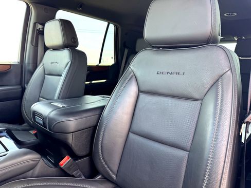 Used 2025 GMC Yukon Denali AWD/4WD image 13