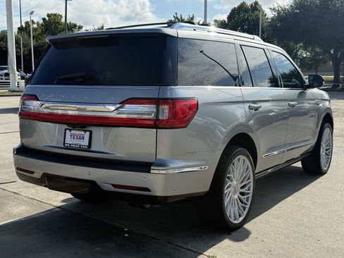 Used 2021 Lincoln Navigator Reserve w/ Luxury Package RWD image 5