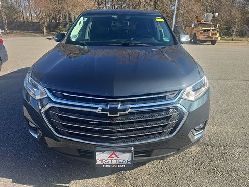 Used 2018 Chevrolet Traverse LT image 2