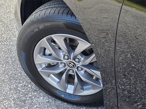 Used 2022 Toyota Sienna XLE image 37