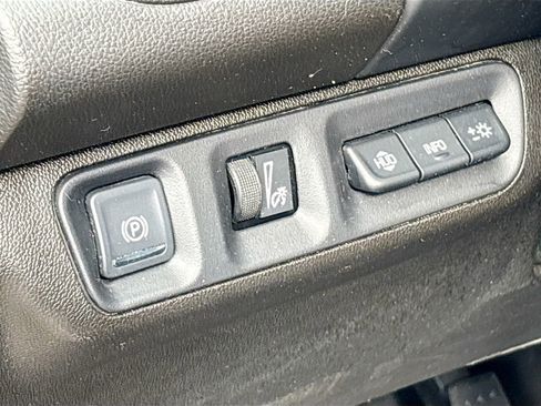 Used 2022 GMC Acadia Denali w/ Denali Ultimate Package image 10