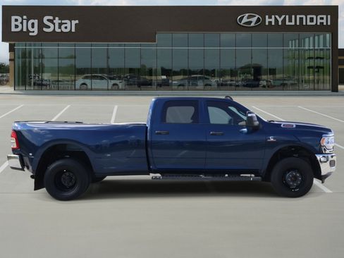 Used 2024 RAM 3500 Tradesman w/ Chrome Appearance Group AWD/4WD image 5