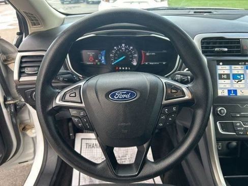 Used 2019 Ford Fusion SE image 16