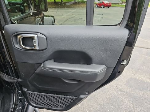 Used 2018 Jeep Wrangler Unlimited Rubicon AWD/4WD image 17