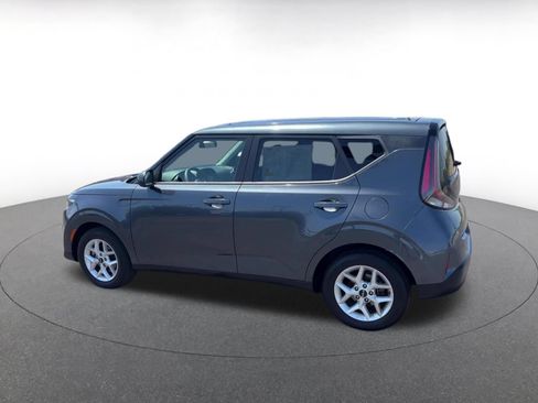 Used 2025 Kia Soul LX w/ LX Technology Package FWD image 9
