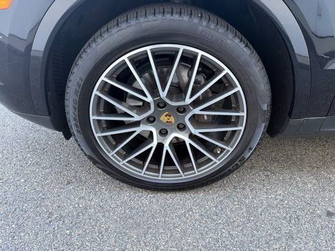 Used 2020 Porsche Cayenne AWD/4WD image 5