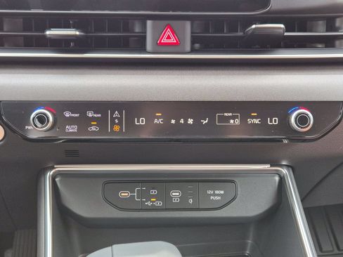 New 2026 Kia Carnival EX FWD image 16