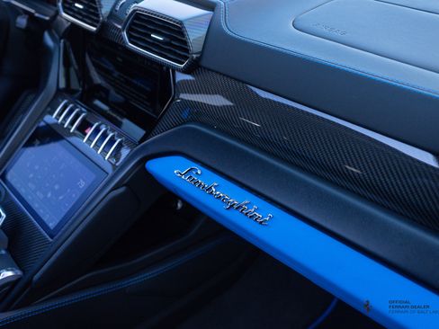 Used 2022 Lamborghini Urus image 16
