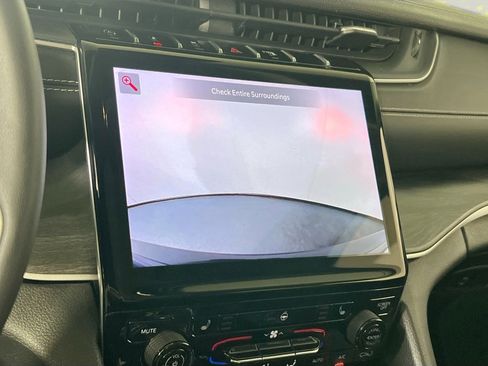 Used 2023 Jeep Grand Cherokee Limited AWD/4WD image 14