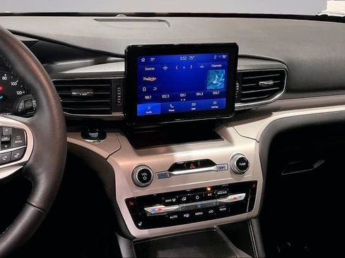 Used 2023 Ford Explorer XLT w/ Equipment Group 202A AWD/4WD image 8