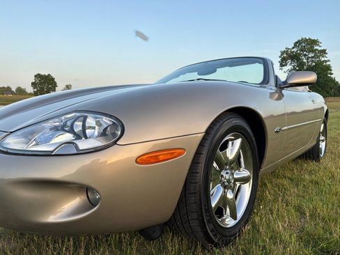 Used 1997 Jaguar XK8 Convertible RWD image 9