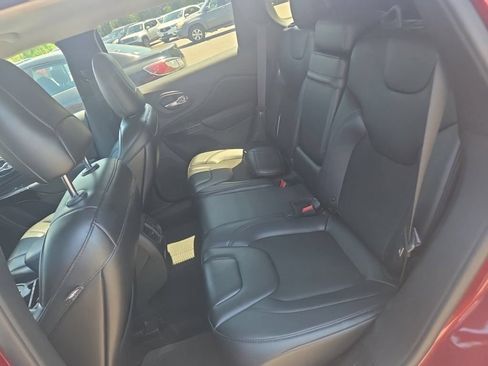 Used 2019 Jeep Cherokee Latitude Plus AWD/4WD image 8