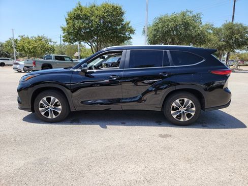 Used 2023 Toyota Highlander XLE FWD image 8