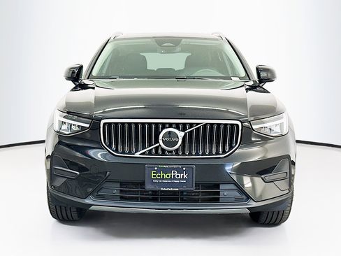 Used 2025 Volvo XC40 B5 Core AWD/4WD image 2