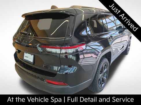 Used 2023 Jeep Grand Cherokee L Laredo RWD image 8
