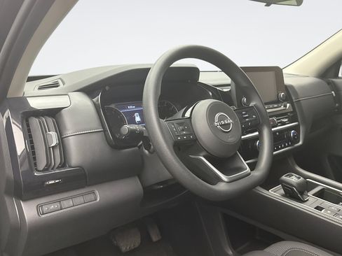 Used 2022 Nissan Pathfinder S AWD/4WD image 7