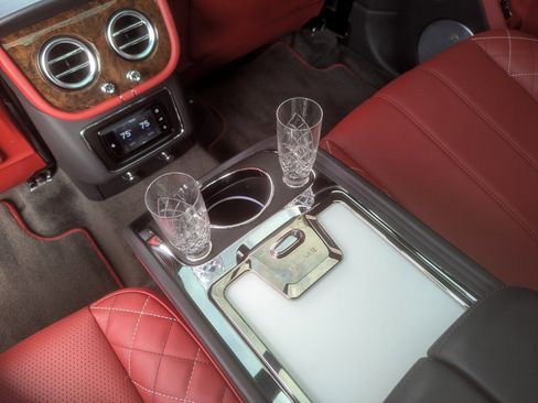 Used 2018 Bentley Bentayga Mulliner image 51