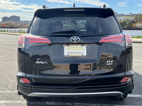 Used 2018 Toyota RAV4 XLE image 5