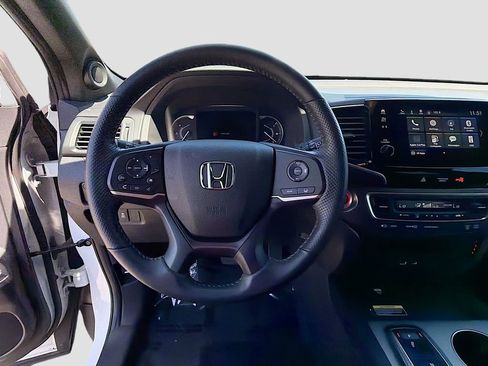 Used 2025 Honda Passport EX-L image 11