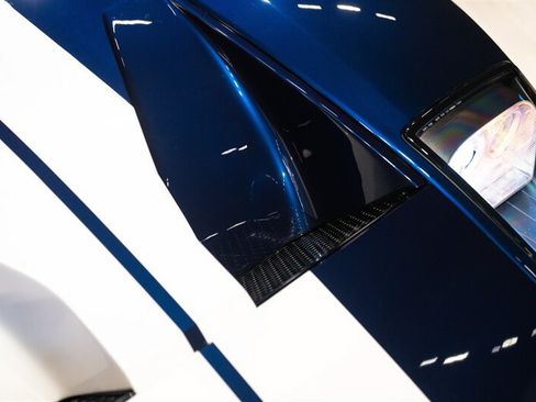 Used 2006 Ford GT RWD image 19