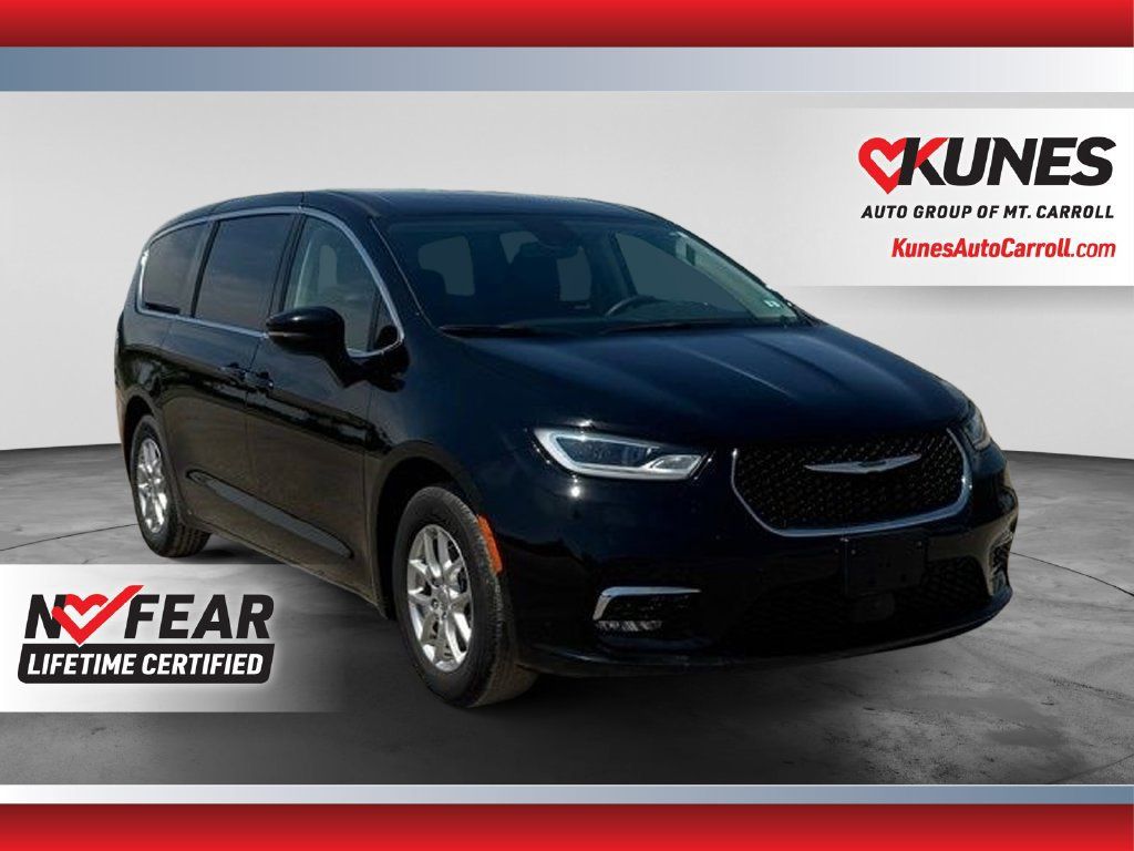 Used 2024 Chrysler Pacifica Touring-L FWD image 1