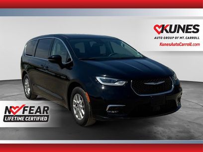 Used 2024 Chrysler Pacifica Touring-L
