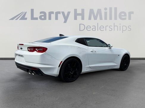 Used 2021 Chevrolet Camaro LT RWD image 6