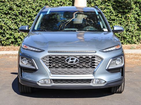 Used 2021 Hyundai Kona Limited w/ Cargo Package AWD/4WD image 2